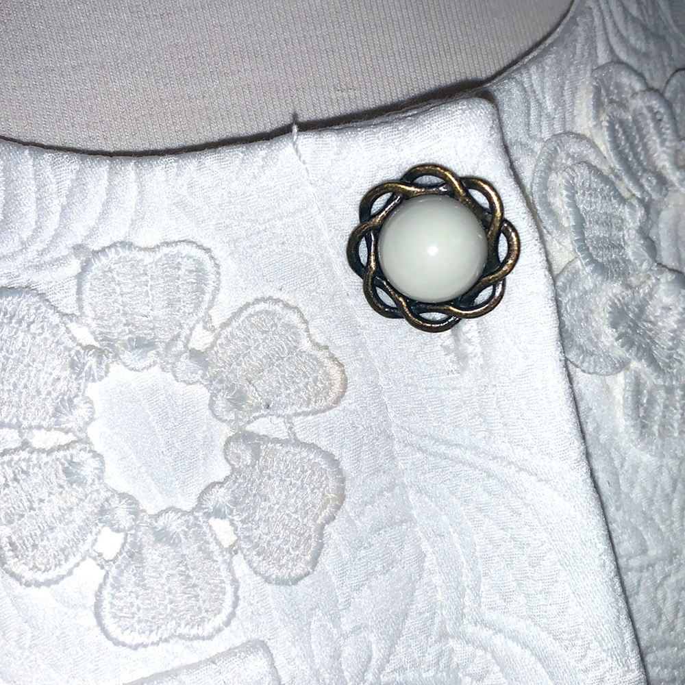 NWT⭐️Dressy Floral (Daisy) Design JACKET Cream Short Sleeve by DARLING🌼 - Picture 6 of 15